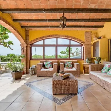 Masia Castellvi Bed & Breakfast